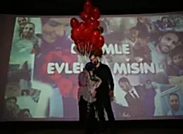 Uçan Balonlar Eşliğinde Sinemada Evlilik Teklifi Organizasyonu