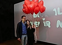 Benimle Evlenir Misin Sorusuna Verilen Evet Cevabı ile Kutlama Anları