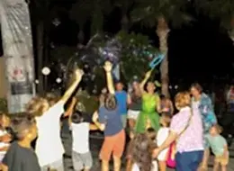 Balon Köpüğü Gösterisi