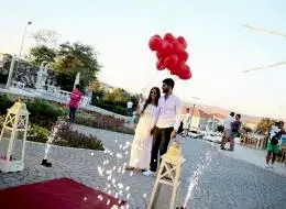Yer Volkanları ve Uçan Balonlar Eşliğinde Sürpriz Evlenme Teklifi Organizasyonu Alaçatı