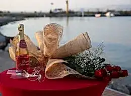 Şampanya Kadehleri Çiçek Buketi ve Masa Süslemeleri İstanbul Organizasyon