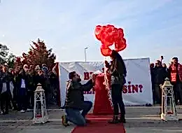 Gün Batımında Dev Pankart ile Evlilik Teklifi Organizasyonu İstanbul