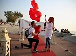 Kırmızı Halıda Heyecanlı Evlilik Teklifi Organizasyonu