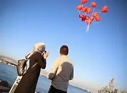 Helyumlu Uçan Balonların Gökyüzüne Bırakıldığı An