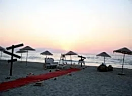 Deniz Kenarında Retro Vintage Dekorla Evlilik Teklifi Organizasyonu