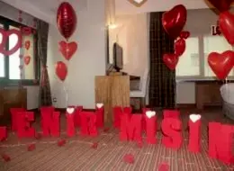 Strafor Harfler ve Uçan Balonlarla Otel Odası Süsleme ve Evlenme Teklifi Organizasyonu İstanbul