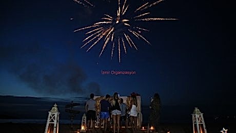 Havai Fişek Gösterisi Kumsal Evlilik Teklifi Organizasyonu İstanbul Organizasyon