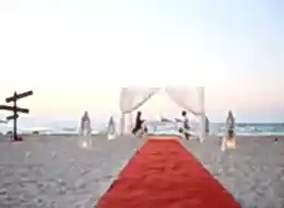 Evlenme Teklifi Organizasyonu Beyaz Tüllerle Süslenmiş Gazebo ve Denizci Fenerleri