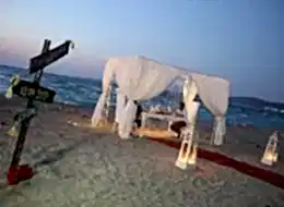 Plajda Evlilik Teklifi Organizasyonu Yönlendirme Tabelası ve Gazebo
