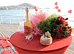 Çiçek Buketi Şampanya ve Müzik Kutusu ile Masa Süsleme İstanbul