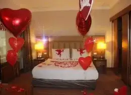 Denizci Fenerleri ve Uçan Balonlar Eşliğinde Sürpriz Evlilik Teklifi Organizasyonu