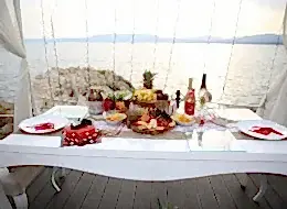 Masa Süsleme ve İskelede Romantik Evlilik Teklifi Organizasyonu İstanbul