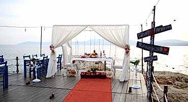 Seferihisar İskelede Romantik Evlilik Teklifi Organizasyonu İstanbul Organizasyon