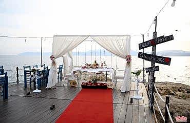 Seferihisar İskelede Romantik Evlilik Teklifi Organizasyonu İstanbul Organizasyon