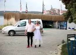 İskelede Evlilik Teklifi Organizasyonuna Gözleri Bağlanmış Gelen Eş Adayı